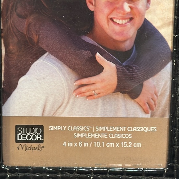 Set of Two 4x6 Photo Frames,  Shiny Black Faux Crocodile , Plastic front - Picture 3 of 6